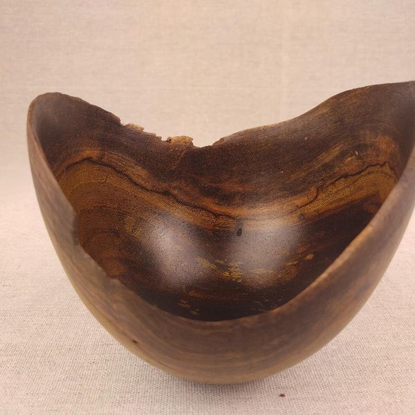 Rare Hawaiian Pheasant wood bowl