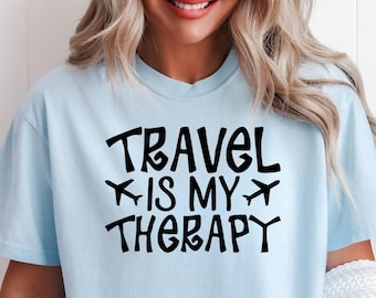 Camiseta "Viajar es mi terapia" Comfort Colors 1717 Camiseta divertida de viaje Regalo para amantes de los viajes Camiseta de vacaciones