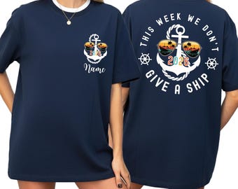Esta semana no nos importa un barco. Camiseta de crucero con ancla y nombre personalizado Bella Canvas 3001.