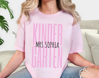 Camiseta personalizada para maestra de jardín de infantes, camiseta personalizada de la Sra. Sophia, regalo para educadores de regreso a clases