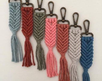 Macrame keychain, wedding favors, bridesmaid gift, bridal shower,baby shower
