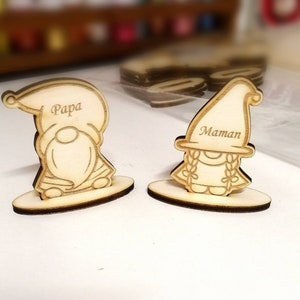 Marque place gnome en bois personnalisé - marque place noël, marque place, étiquettes de Noël personnalisées, lutin de noël, gnome de noël