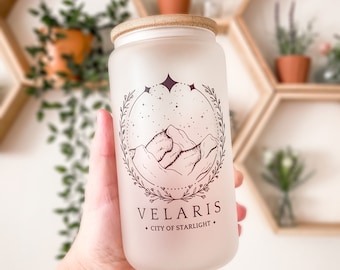 Velaris-mugg | Officiellt licensierad | Stjärnljusens stad | ACOTAR | Nattgården | Glasmugg | Iskaffekopp | Bokinspirerad present
