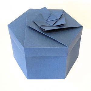 Sechseckige Geschenkbox, Origami-Muster, bereit zum Schneiden in Cricut oder Laser.
