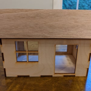 Patrón SVG de casa de madera para corte por láser. Se adapta a dos A4 de 12 x 12 pulgadas, 12 x 24 pulgadas, 20 x 12 pulgadas, 19,5 x 11 pulgadas o 3 A4. Muebles BONIFICADOS