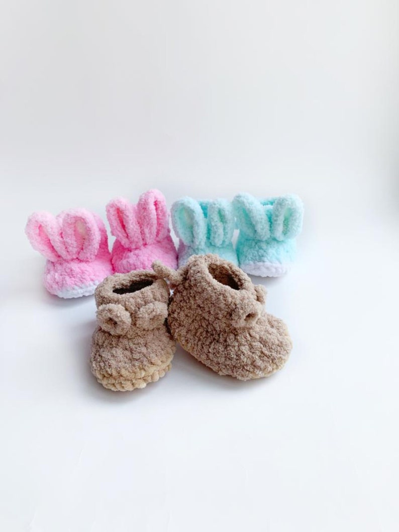 Unisex baby bunny booties Newborn crochet rabbit booties Crochet baby shoes Handmade Crochet baby boots Soft plush bunnies booties