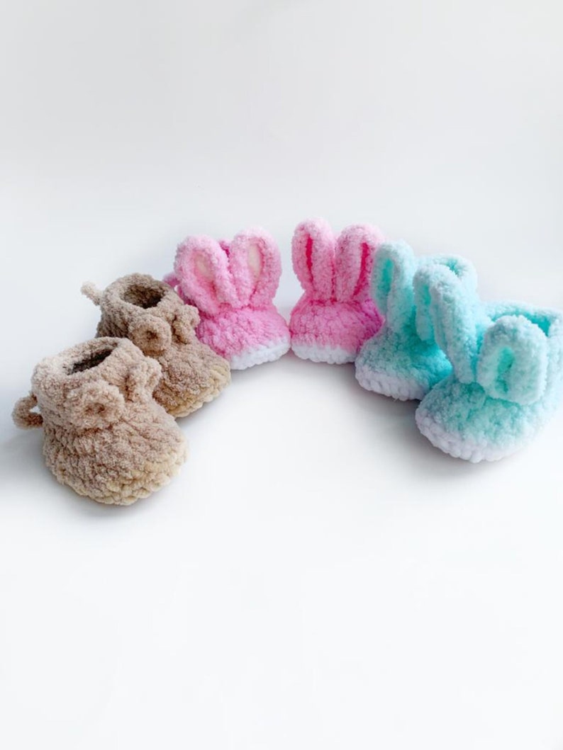 Unisex baby bunny booties Newborn crochet rabbit booties Crochet baby shoes Handmade Crochet baby boots Soft plush bunnies booties