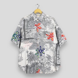 Vintage  Unionbay Summer Hawaiian Flower Art Rayon Shirt Medium 900s Hawaii Honolulu Beach Island Printed Beach Tropical Button Up Size M