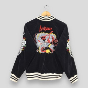 Vintage Sukajan Dragon Velvet Bomber Jacket Medium 1980 Sukajan Japanese Embroidery Yokosuka Sukajan Souvernir WWII Zipper Black Coat Size M