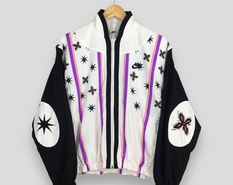 ヴィンテージ ナイキ ウィンドブレーカー ジャケット ミディアム ナイキ スウッシュ スポーツウェア ナイキ アブストラクト ポップアート ジャケット スポーツ ナイキ トレーニング ライト ジッパー ジャケット サイズ M