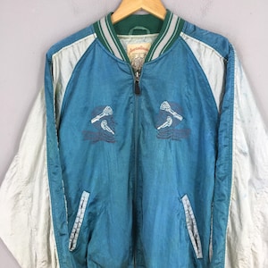 Vintage 1990-tals Avirex Japan Sukajan Satinjacka Medium Sukajan Broderi USAfa Flygvapnet Andra världskriget Souvenir Bomber Blå Jacka M bild 6