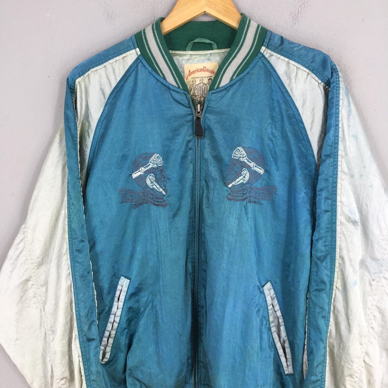 Vintage 1990-tals Avirex Japan Sukajan Satinjacka Medium Sukajan Broderi USAfa Flygvapnet Andra världskriget Souvenir Bomber Blå Jacka M bild 6