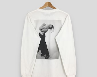 Vintage Y2K Bjork Icelandic Singer White Longsleeve T shirt Medium Bjork Kevin Cummins Photograph Avant Garde Album Promo Tees Size M