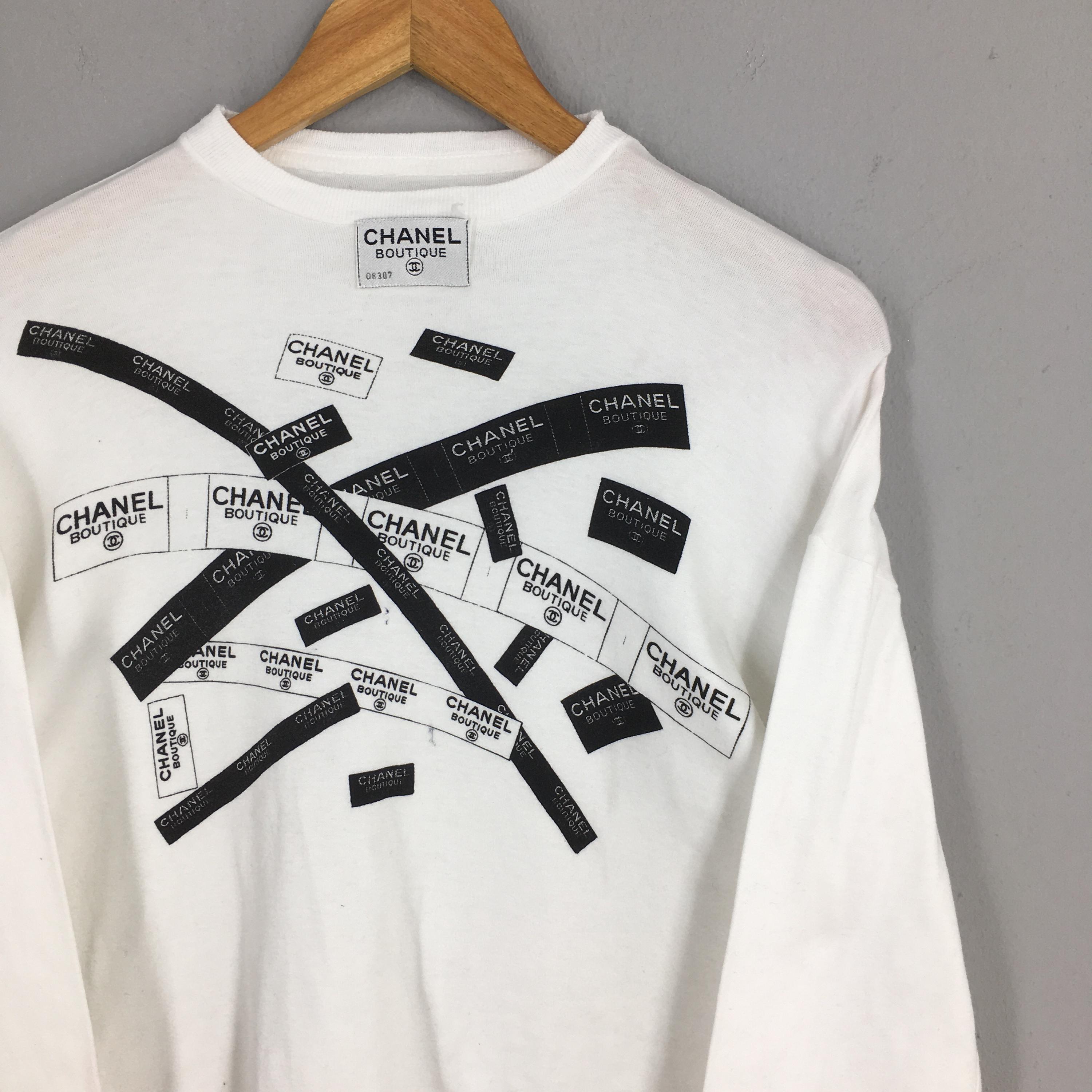 CHANEL boutique シャネル ホワイト 半袖 ロゴ 刺繍Tシャツ CHANEL boutique シャネル ホワイト 半袖 ロゴ 刺繍Tシャツ CHANEL