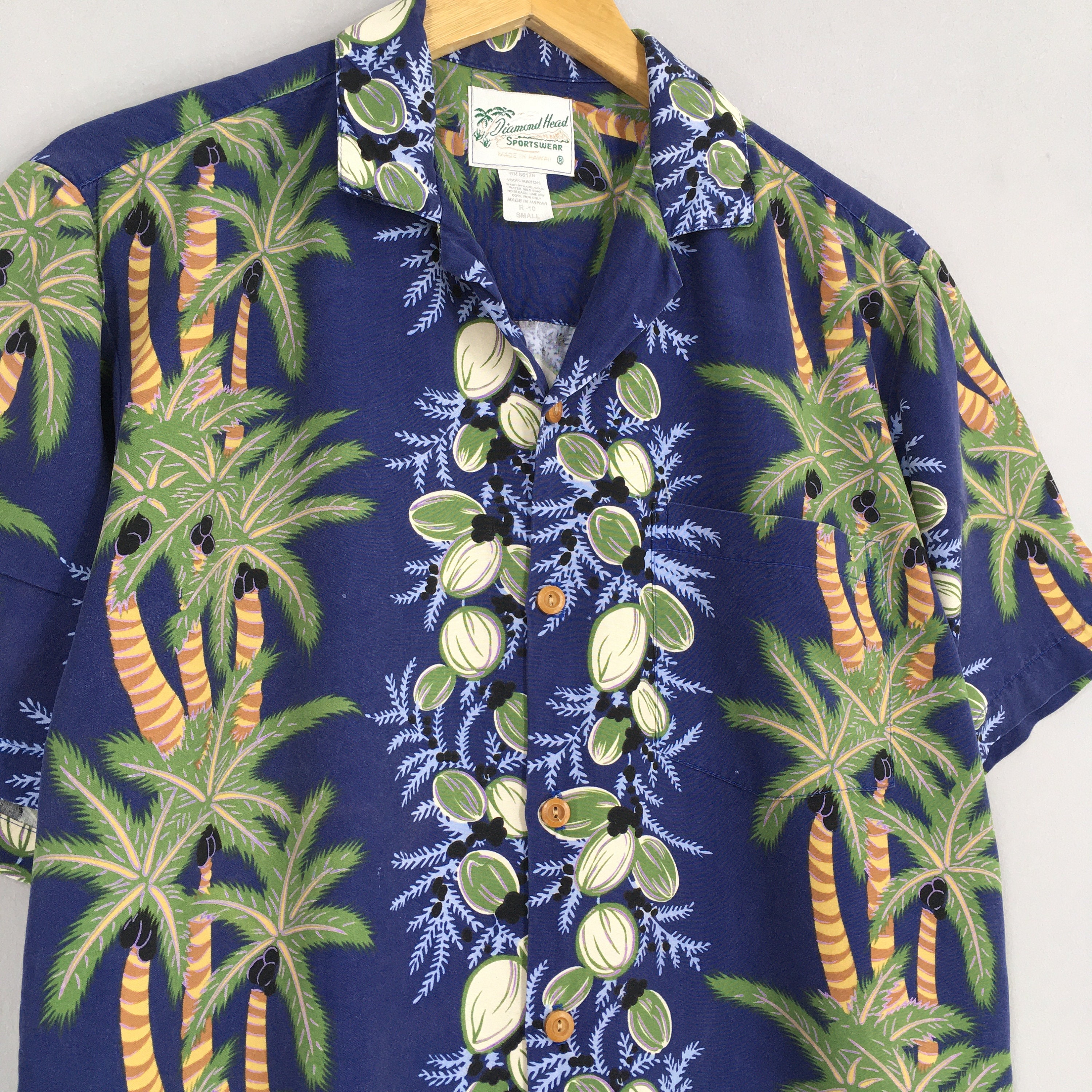 Vintage 1980s Diamond Head Sportswear Surfing Beach Rayon