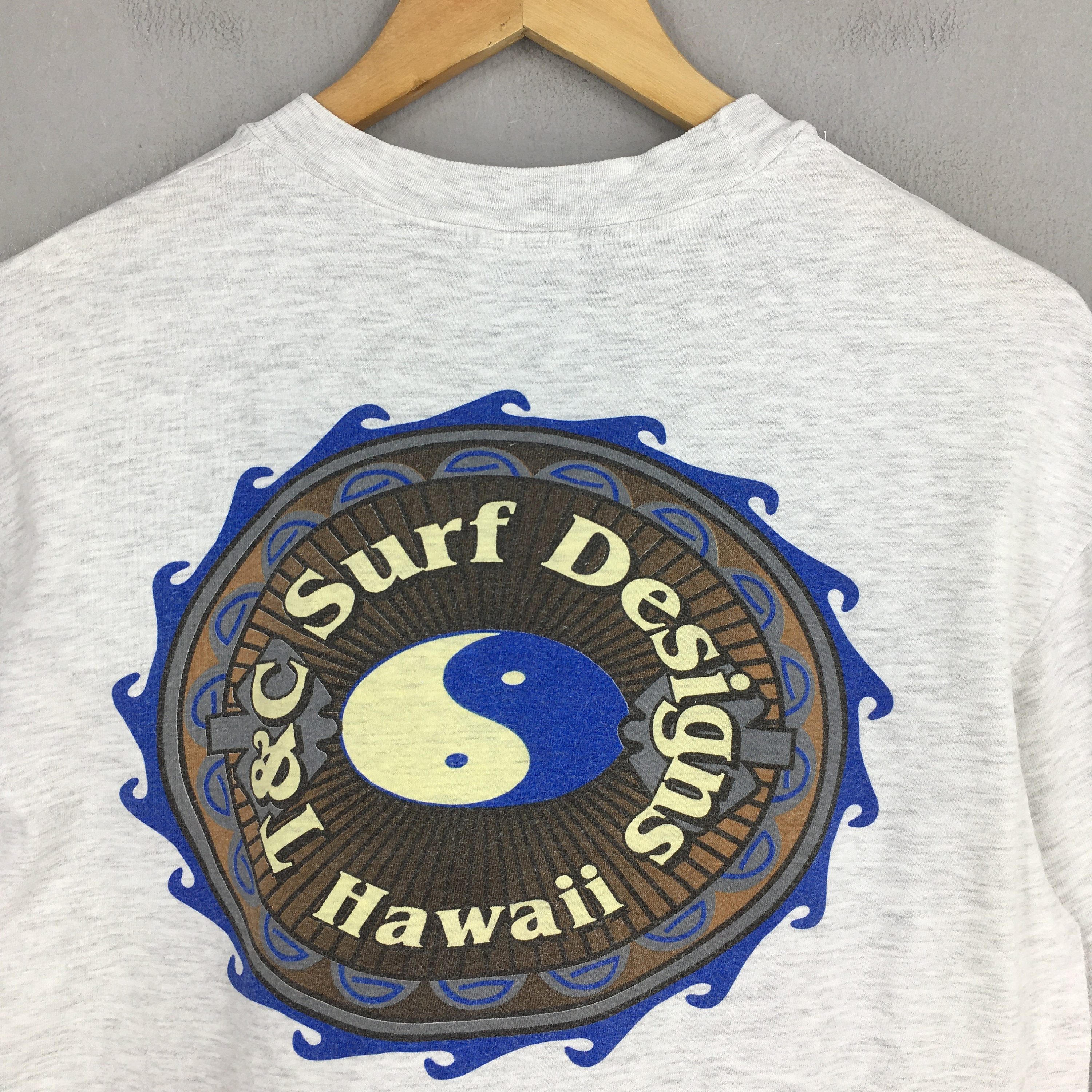 Vintage 90s T&C Surf Designs Yin Yang Printed Surfing Gray Tshirt