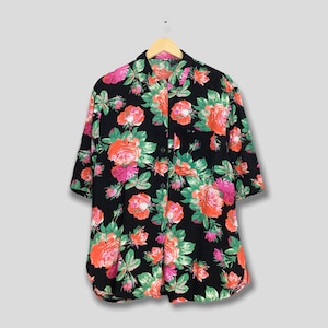 Vintage Hawaiian Flower Rayon Shirt Medium 1990s Honolulu Usa Hawaii Floral Roses Abstract Printed Aloha Beach Button Down Shirt Size M