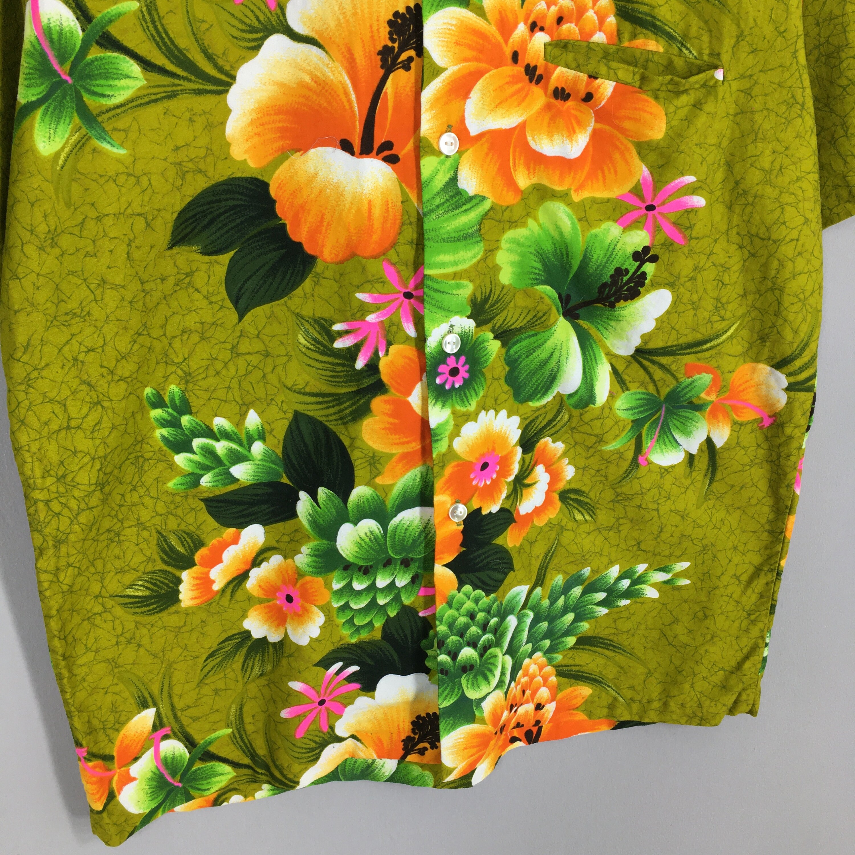 Vintage 1960s Penneys Hawaii Hibiscus Flower Tropical Shirt Medium