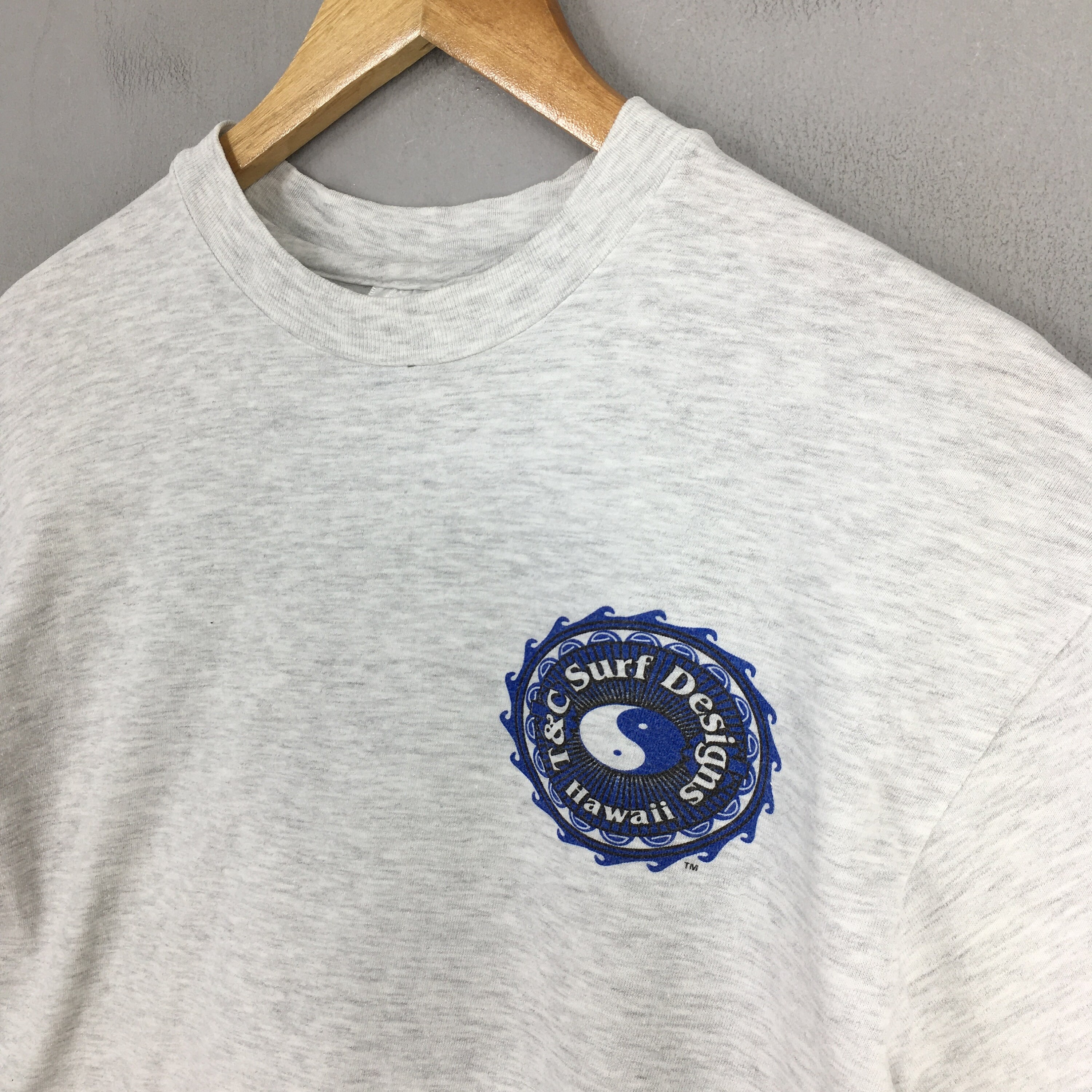 Vintage 90s T&C Surf Designs Yin Yang Printed Surfing Gray Tshirt