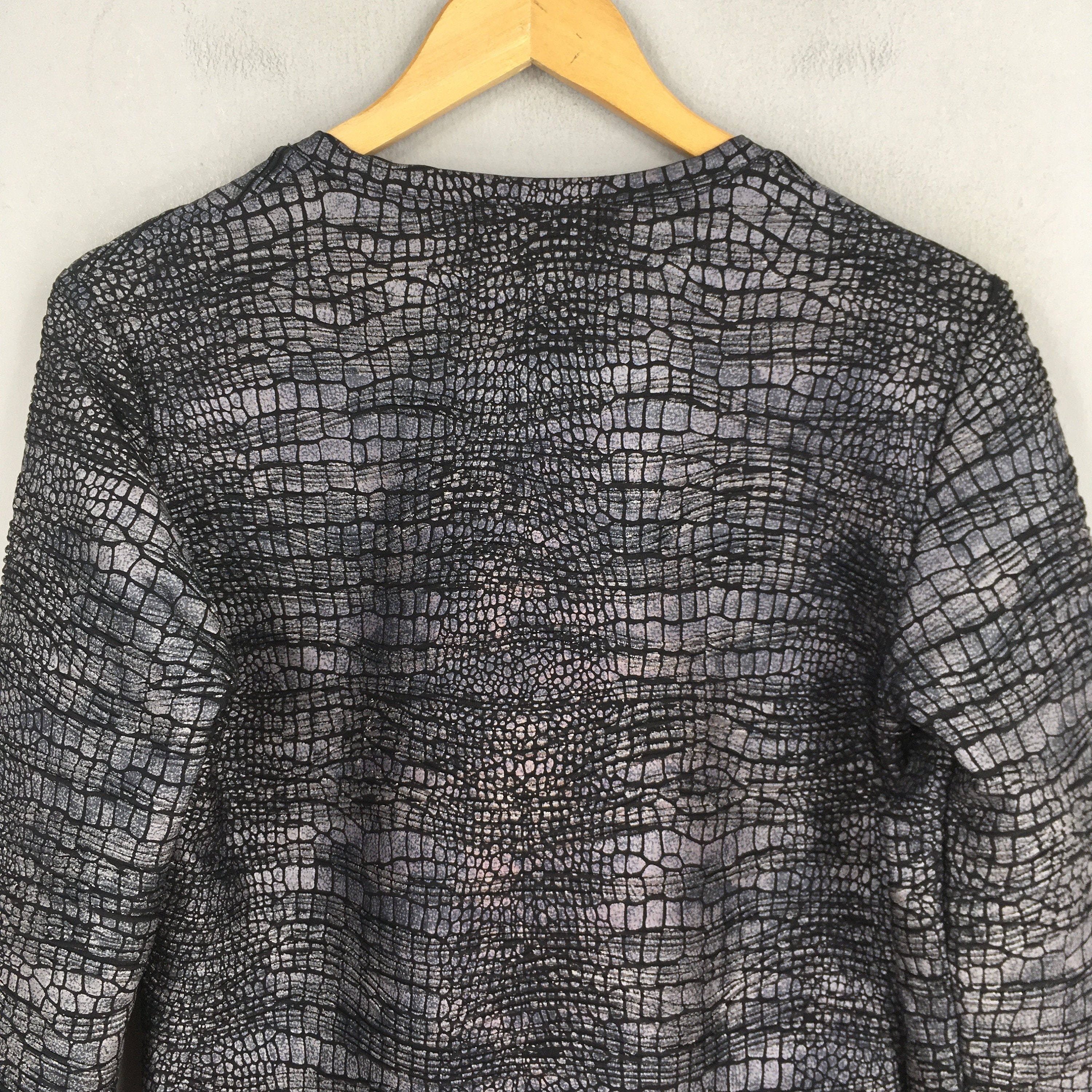 Amazon.co.jp: Tornado Mart Python Print Shirt, navy
