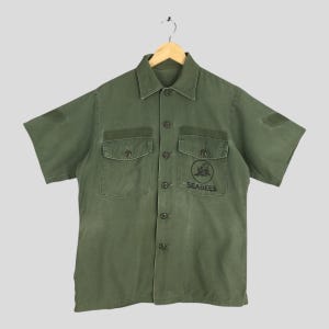 Vintage 70s OG Us Olive Green Fatigue Shirt Medium 1960s Us Army Strawberry Bitch Green Military Utility Shirt 2nd Infantry Division Size M
