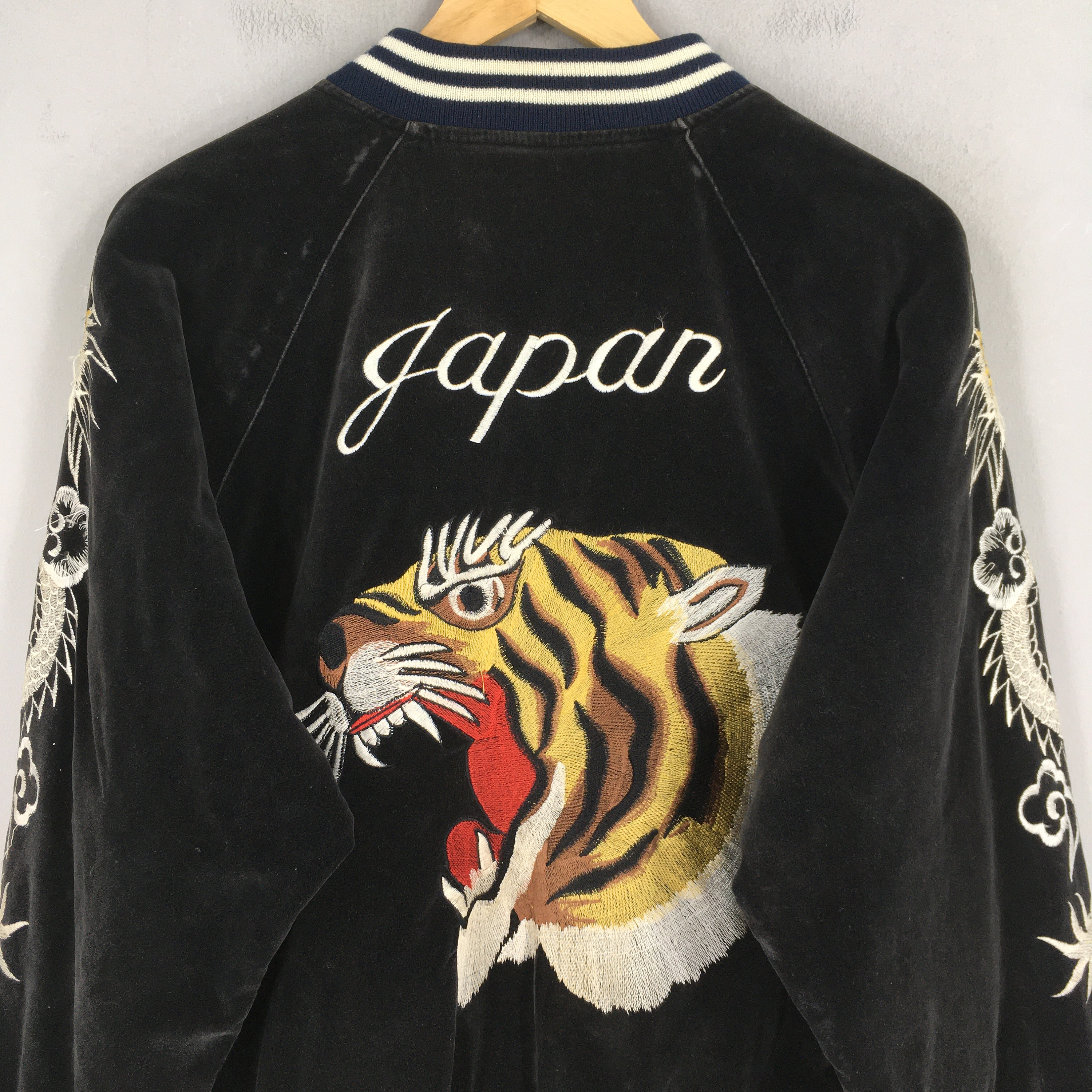 Vintage Sukajan Souvenir Tiger Head Bomber Jacket Medium Vintage Sukajan Souvenir Tiger Head Bomber Jacket Medium