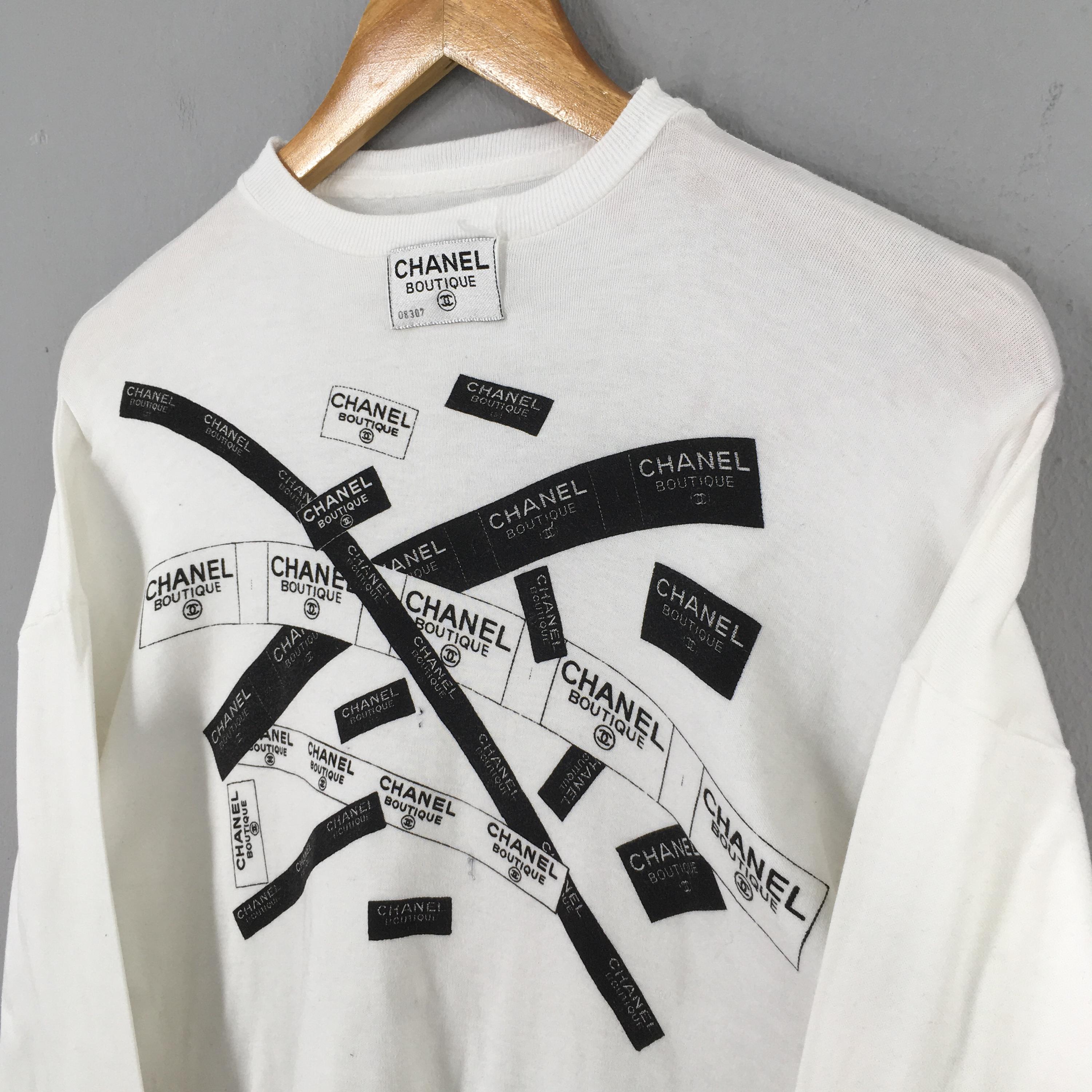 CHANEL   シャツ Vintage 1990s Chanel Boutique Women White Tshirt Small 90s Chanel