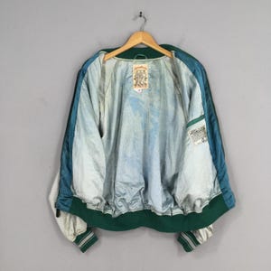 Vintage 1990-tals Avirex Japan Sukajan Satinjacka Medium Sukajan Broderi USAfa Flygvapnet Andra världskriget Souvenir Bomber Blå Jacka M bild 9