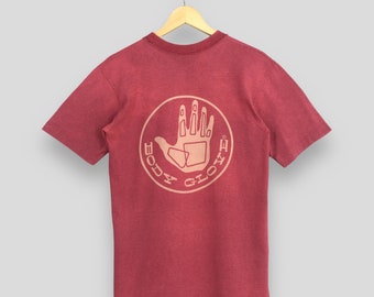 Vintage Body Glove Surfing Hawaiian Randig Röd T-shirt Liten 90-tals Body Glove Aloha Beach Honolulu Guam Beach Party Surfing T-shirts Storlek S
