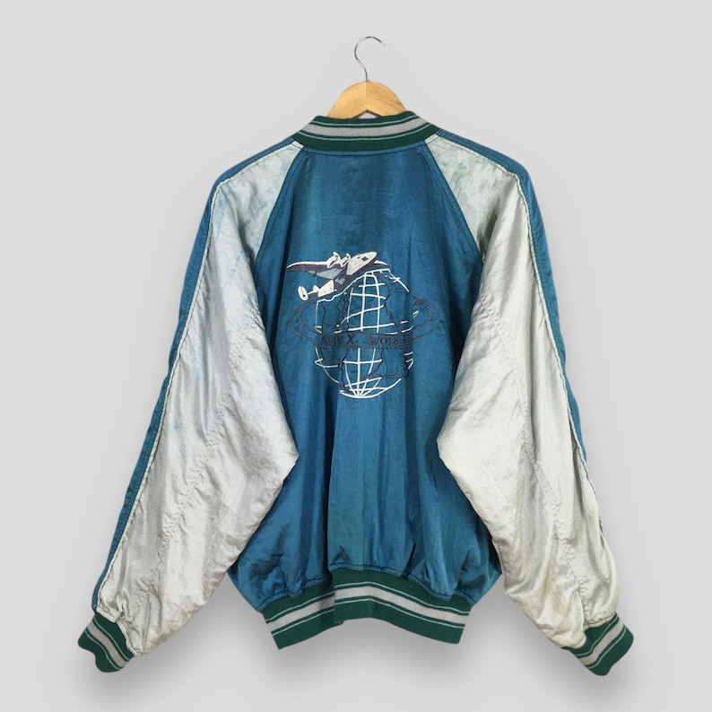 Vintage 1990-tals Avirex Japan Sukajan Satinjacka Medium Sukajan Broderi USAfa Flygvapnet Andra världskriget Souvenir Bomber Blå Jacka M bild 1