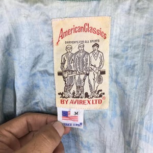Vintage 1990-tals Avirex Japan Sukajan Satinjacka Medium Sukajan Broderi USAfa Flygvapnet Andra världskriget Souvenir Bomber Blå Jacka M bild 10