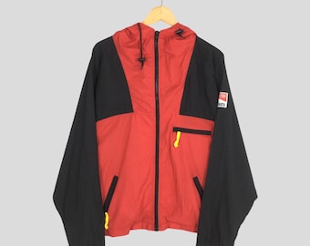 Vintage 1990-tals Marlboro Adventure Team dragkedja jacka stor Marlboro Cigarettes röd huvtröja Marlboro Racing vindjacka Formel 1-kappa storlek L