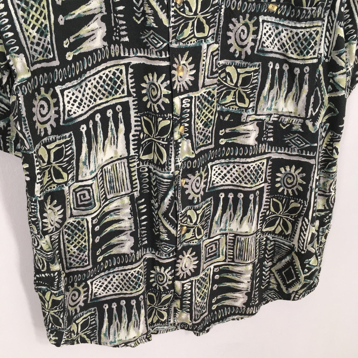 Vintage Montage Beach Hawaiian Navajo Silk Shirt Medium Hawaii Surf Abstract Pop Art Native Printed Button Up Aloha Wear Button Up Size M, foto 4 di 5
