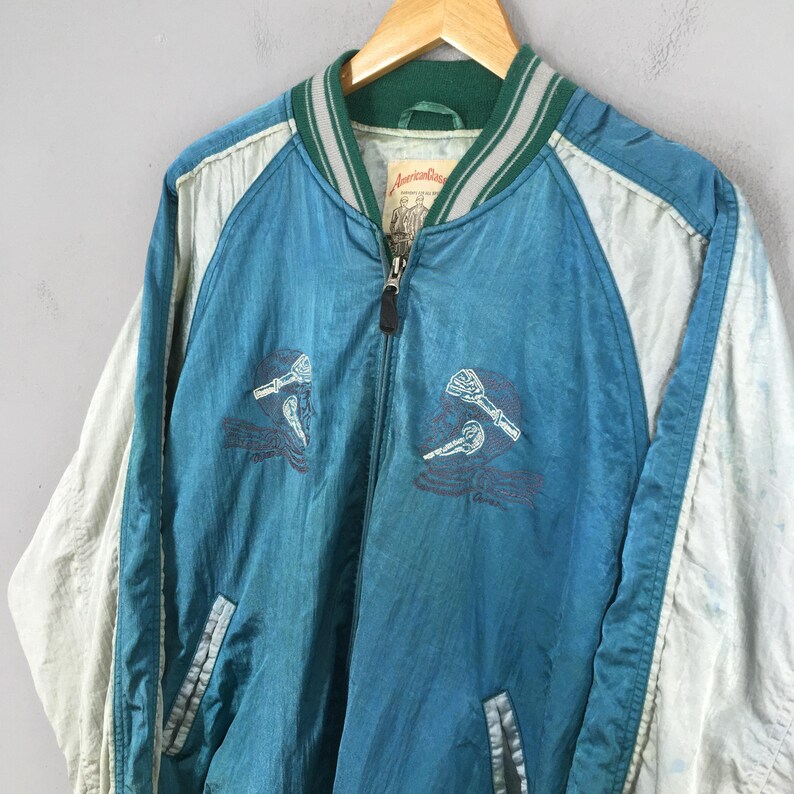 Vintage 1990-tals Avirex Japan Sukajan Satinjacka Medium Sukajan Broderi USAfa Flygvapnet Andra världskriget Souvenir Bomber Blå Jacka M bild 7