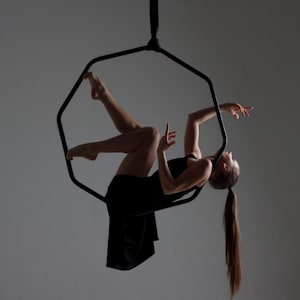 Abilità circensi Acrobatica Lyra Steel, Acrobati individuali Attrezzatura aerea, Ottagono circense professionale Lyra aerea, Allenamenti in stile circense