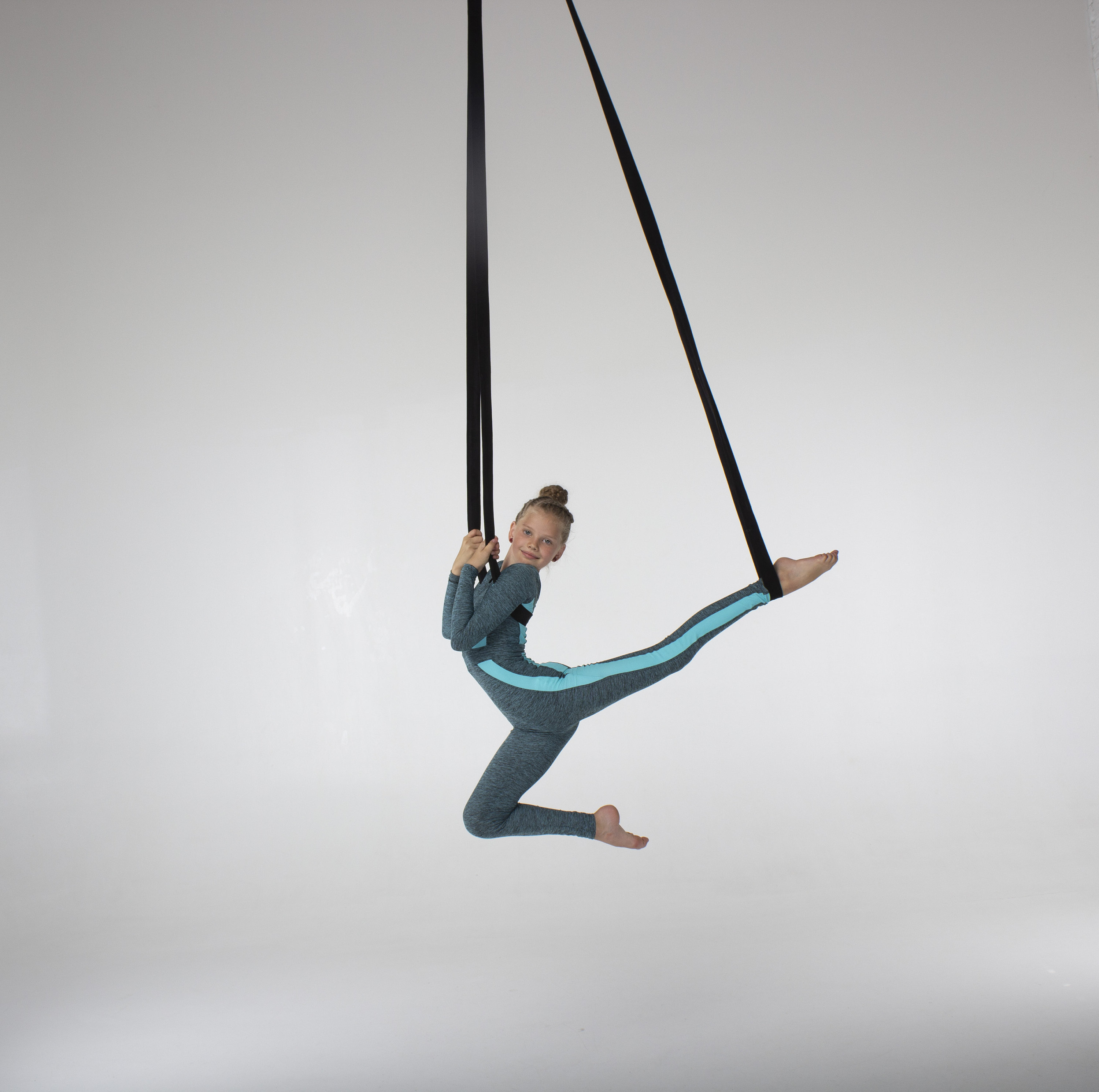 Dance trapeze flow [Video]  Aerial dance, Aerial hoop, Aerial arts