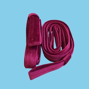 Individual aerialists circus velvet straps, aerial fitness classes equipment, performance circus skills props, circus show acrobatics