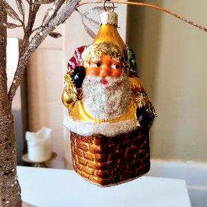 vintage République tchèque, décoration de sapin de Noël peinte à la main en verre soufflé - Grand père Noël dans la cheminée