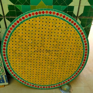 Table en mosaïque marocaine, table ronde extérieure, table à manger en plein air, table en mosaïque, décoration intérieure marocaine, cadeau de pendaison de crémaillère, cadeaux de Noël.