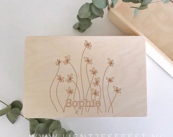 Boîte souvenir personnalisée avec nom et fleurs