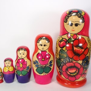 Vintage Ukraine Nesting Matryoshka Hand Painted Wooden Dolls 5 Pcs Stacking USSR Souvenir