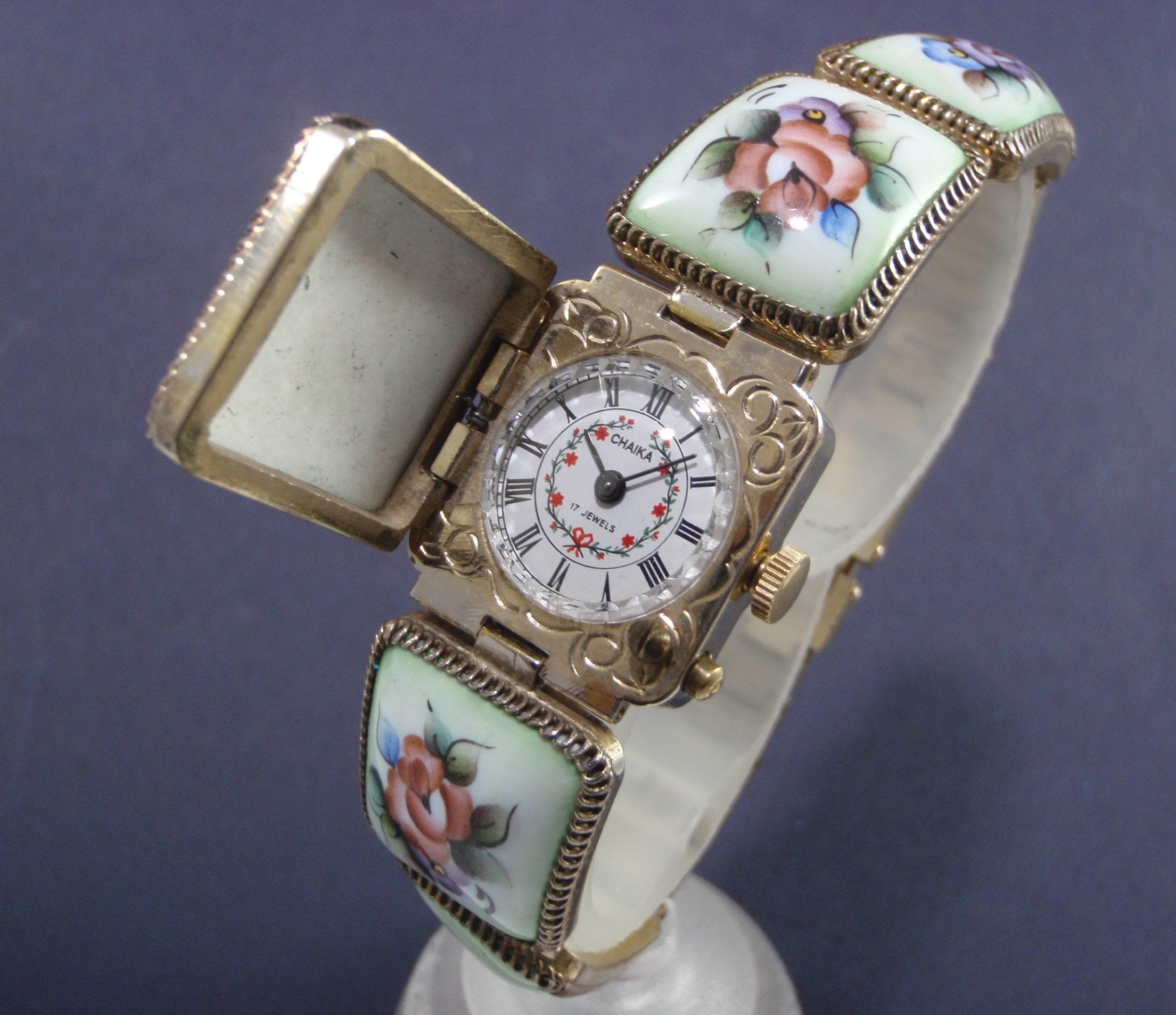 CHAIKA Vintage USSR Women display picture 1