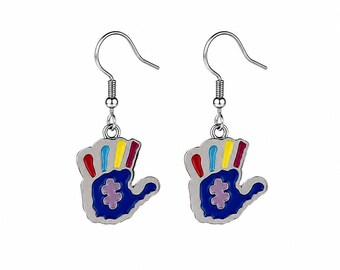 Pendientes colgantes de esmalte con huellas de manos para la concienciación sobre el autismo.