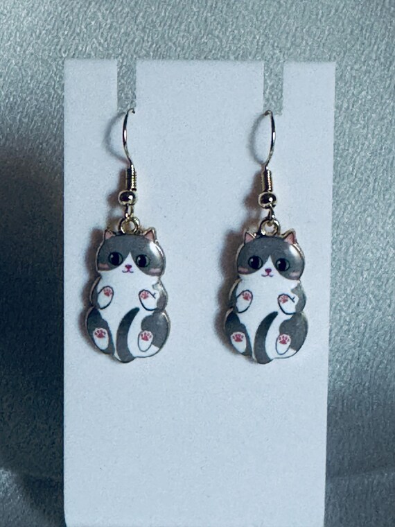 Hypoallergenic Cat Dangle Earrings: Gift for Pet Lovers