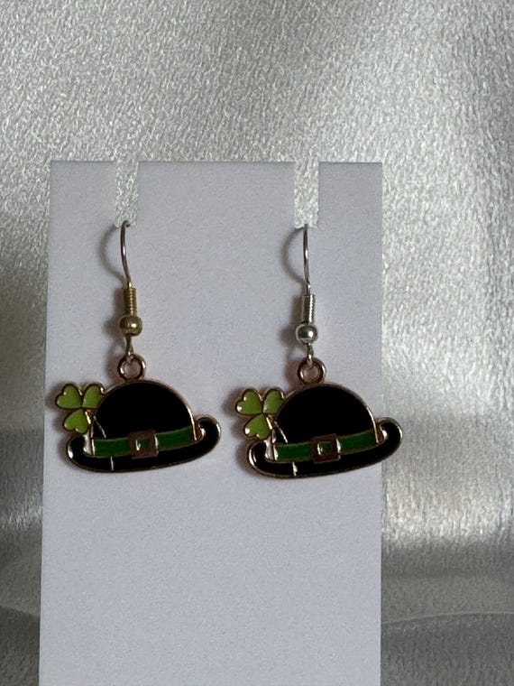 Leprechaun Hat Dangle Earrings.