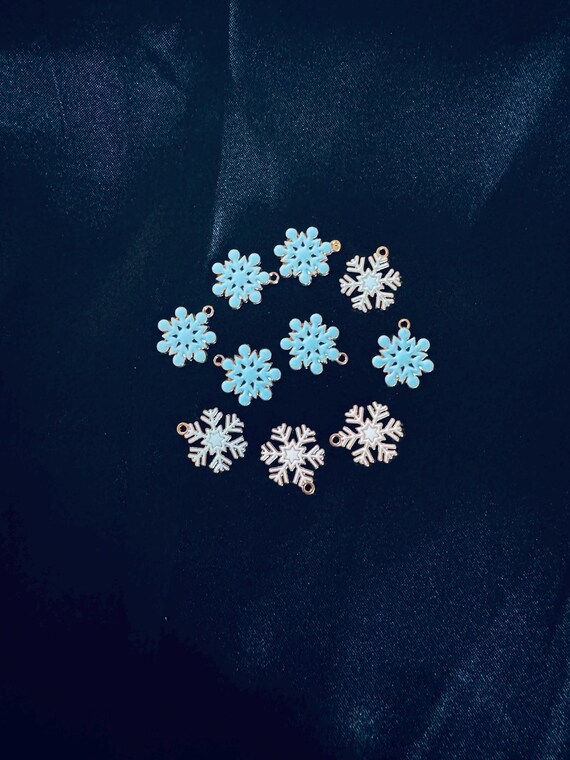 10 Piece Snowflake Charms
