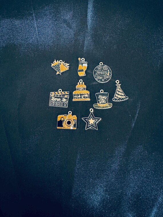 10 Piece New Years Charms