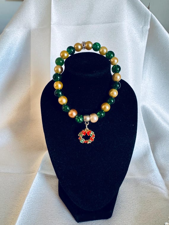 Christmas Wreath Charm Stretch Bracelet