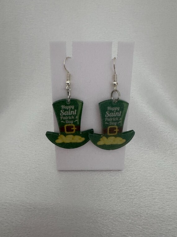 Irish Top Hat Dangle Earrings.