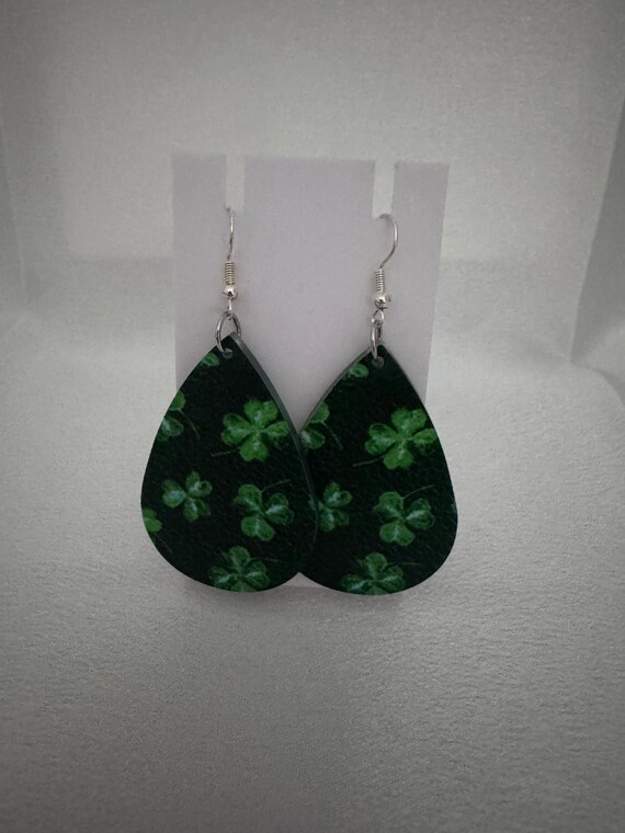 Irish Clover Dangle Earrings.
